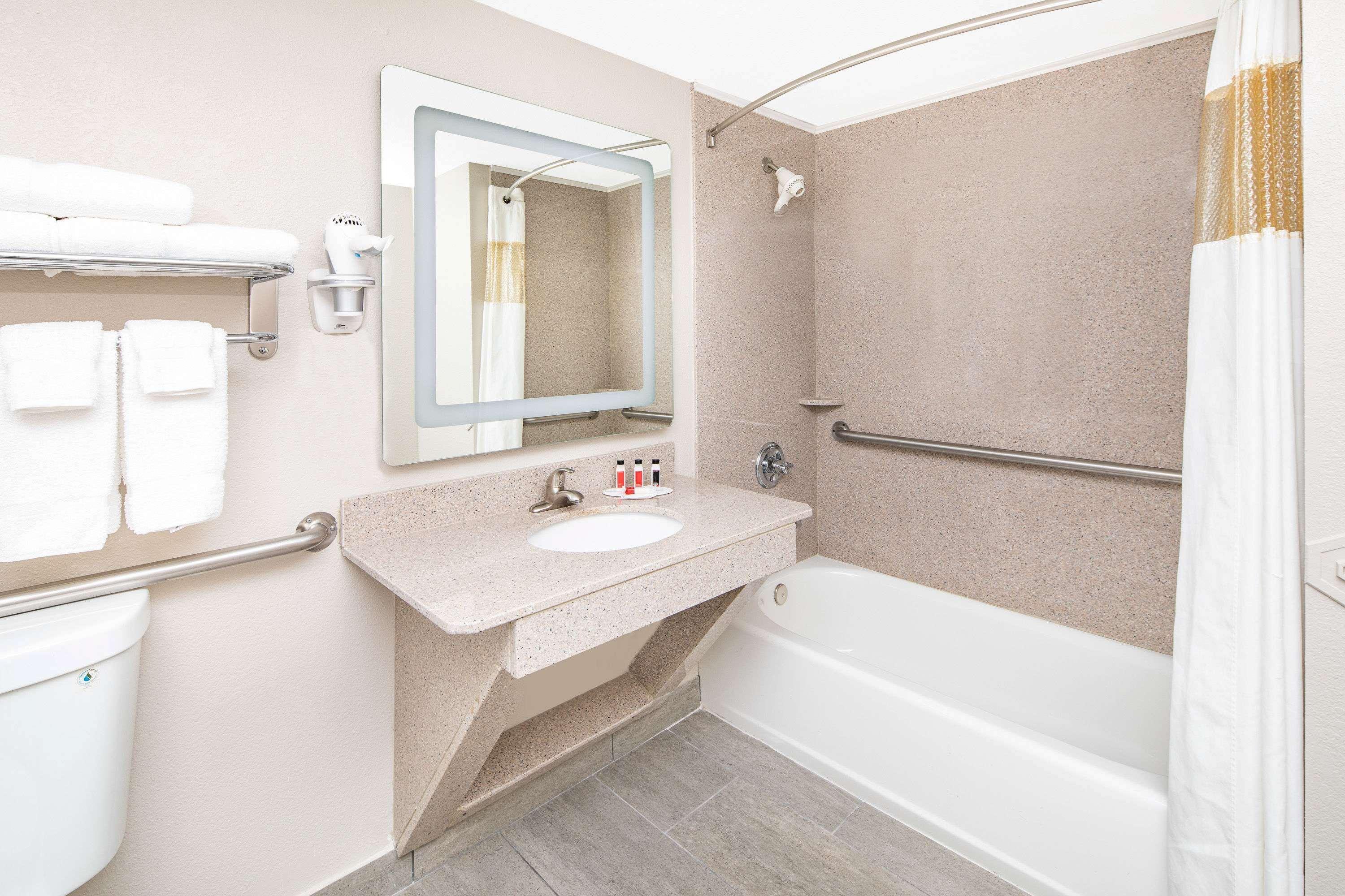 Ramada By Wyndham Alpharetta Atlanta North Hotell Exteriör bild